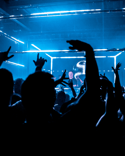 CITYFOX_ODYSSEY_NYE 2021_SASHA_PHOTO BURST__katyschlemmer.2022-02-01 10_48_12.gif