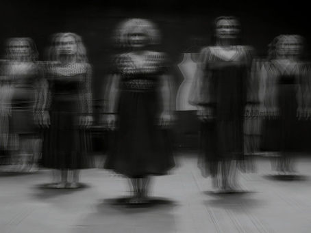 «ΤΑ ΠΕΝΤΕ ΜΑΥΡΑ ΦΟΡΕΜΑΤΑ»
