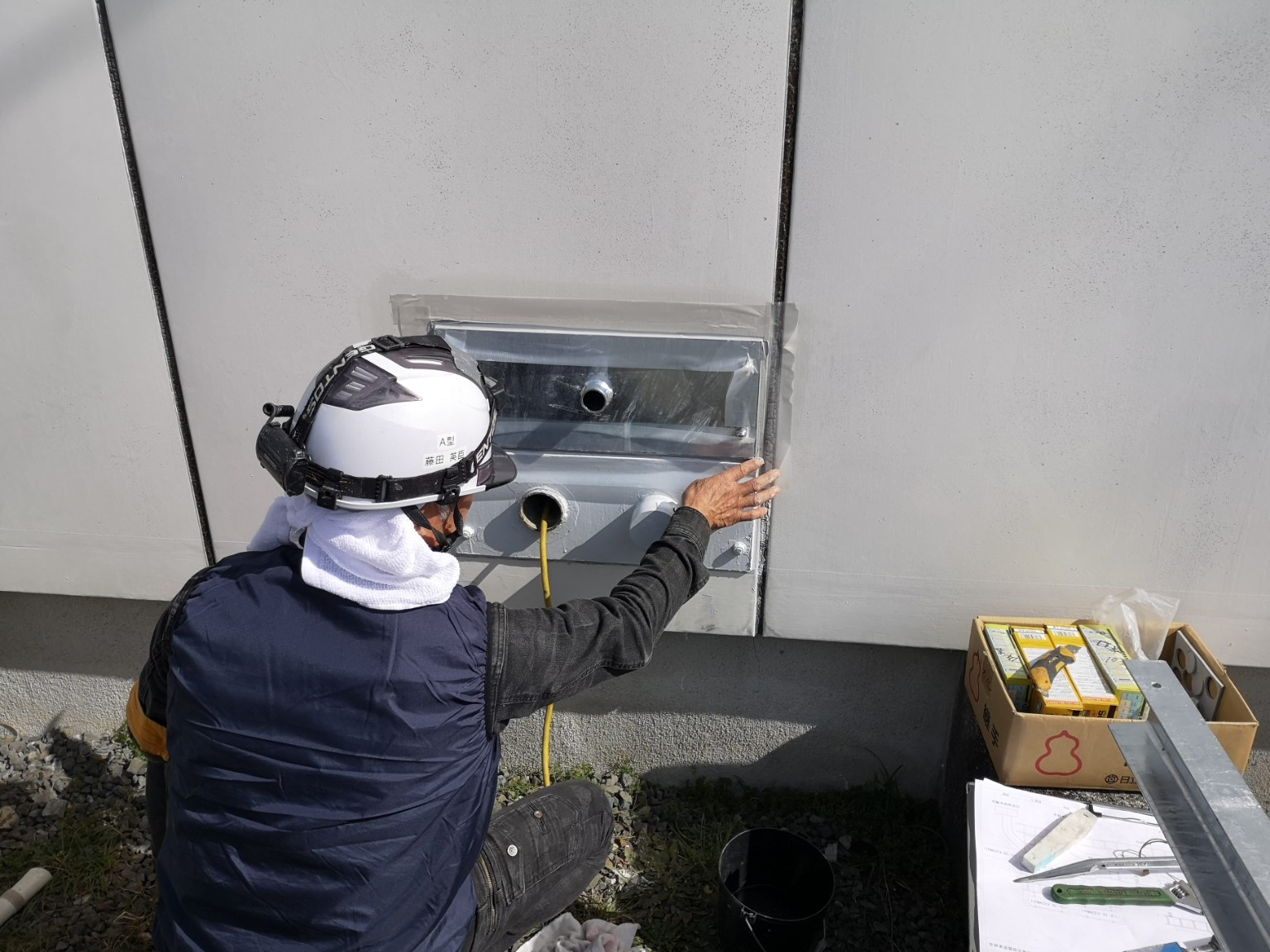 衛生設備まわりの配管作業の施工状況