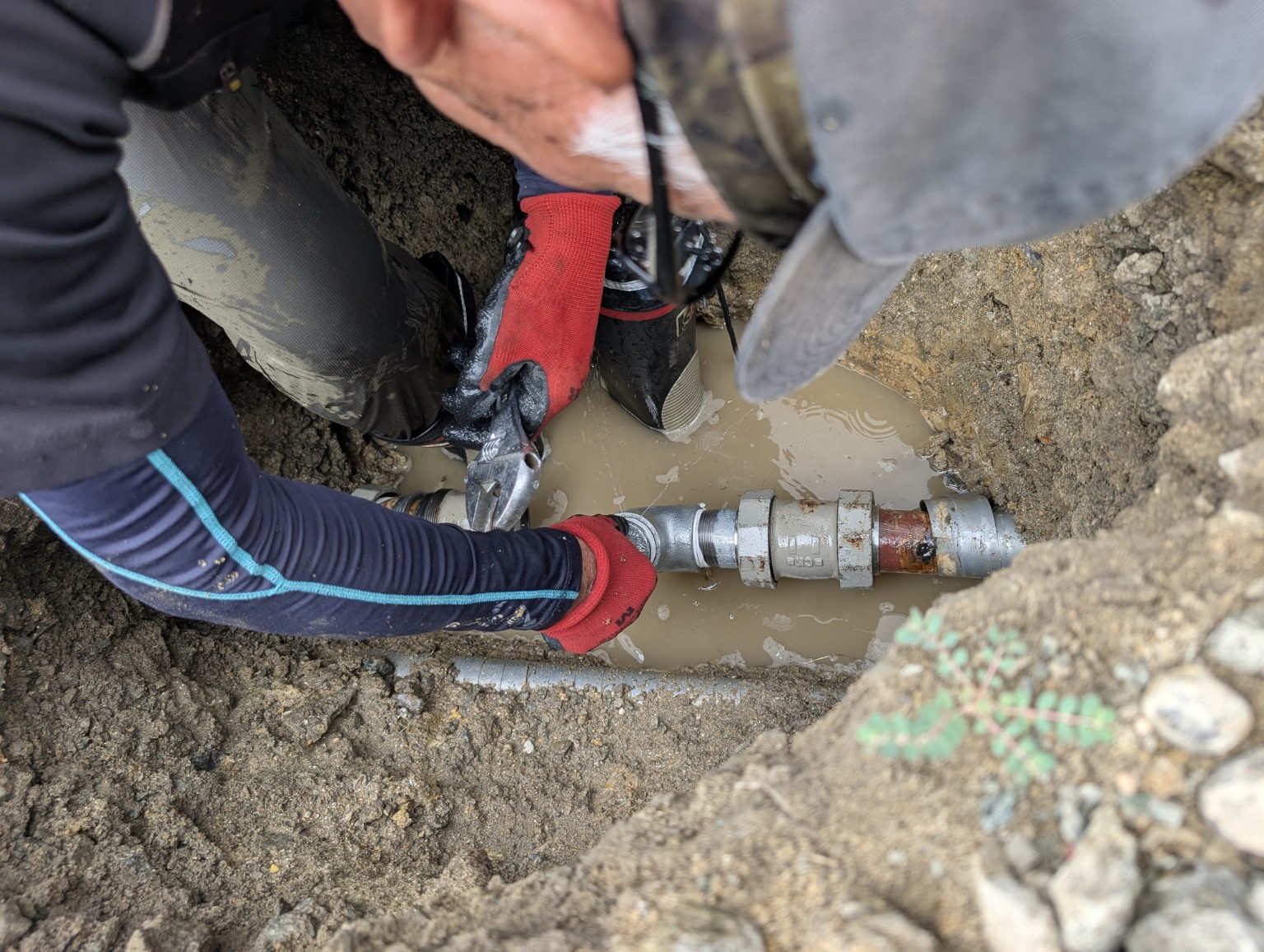 給水管漏水修繕の施工状況