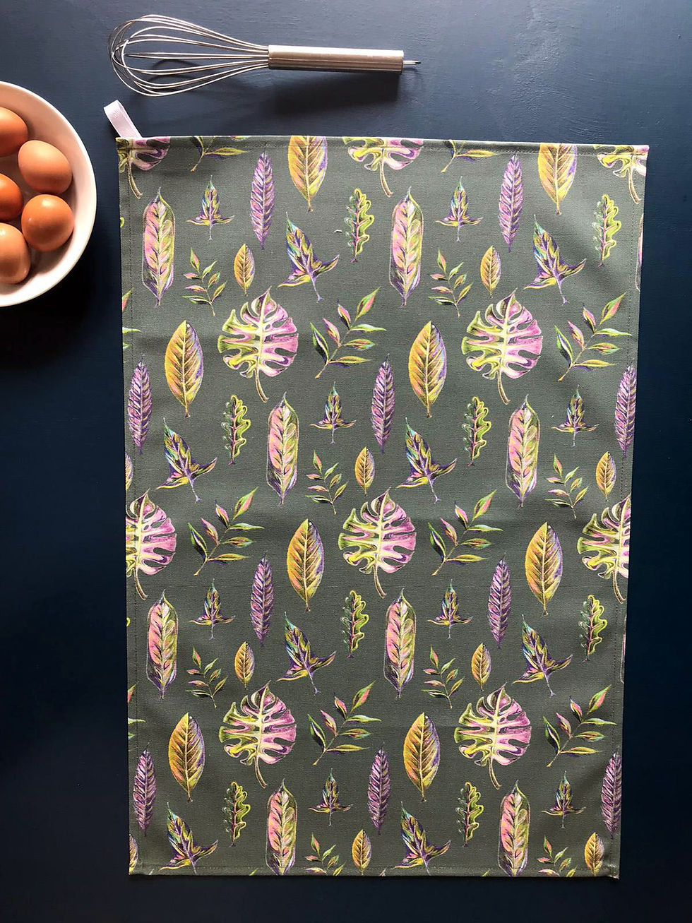 Foliage cotton tea towel by Willis Bloom. Designed and made in England.