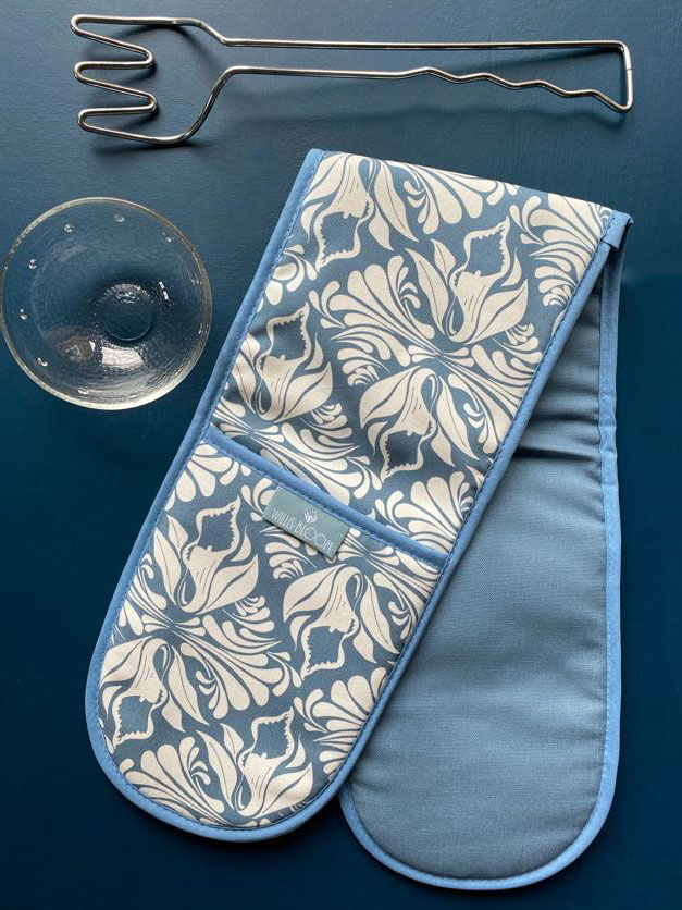 Calla Lily blue and white kitchen oven glove Wills Bloom