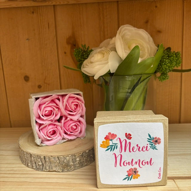 Boite de 4 fleurs de savon: Merci nounou