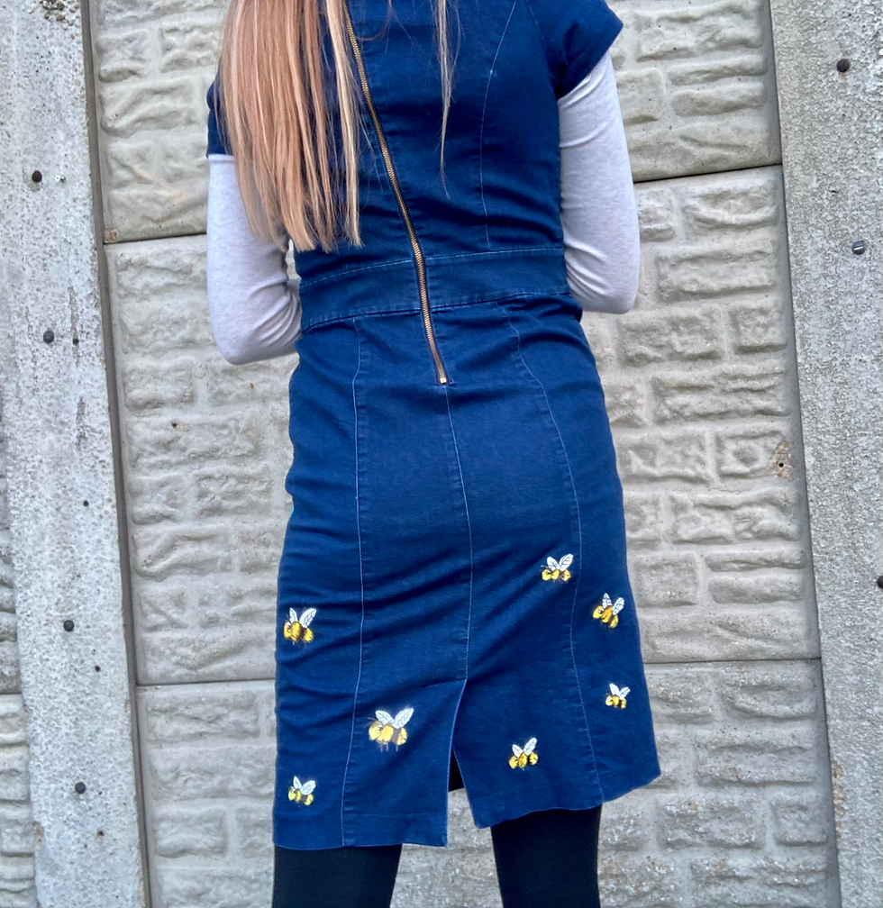 Thumbnail: Fox glove with bees dress