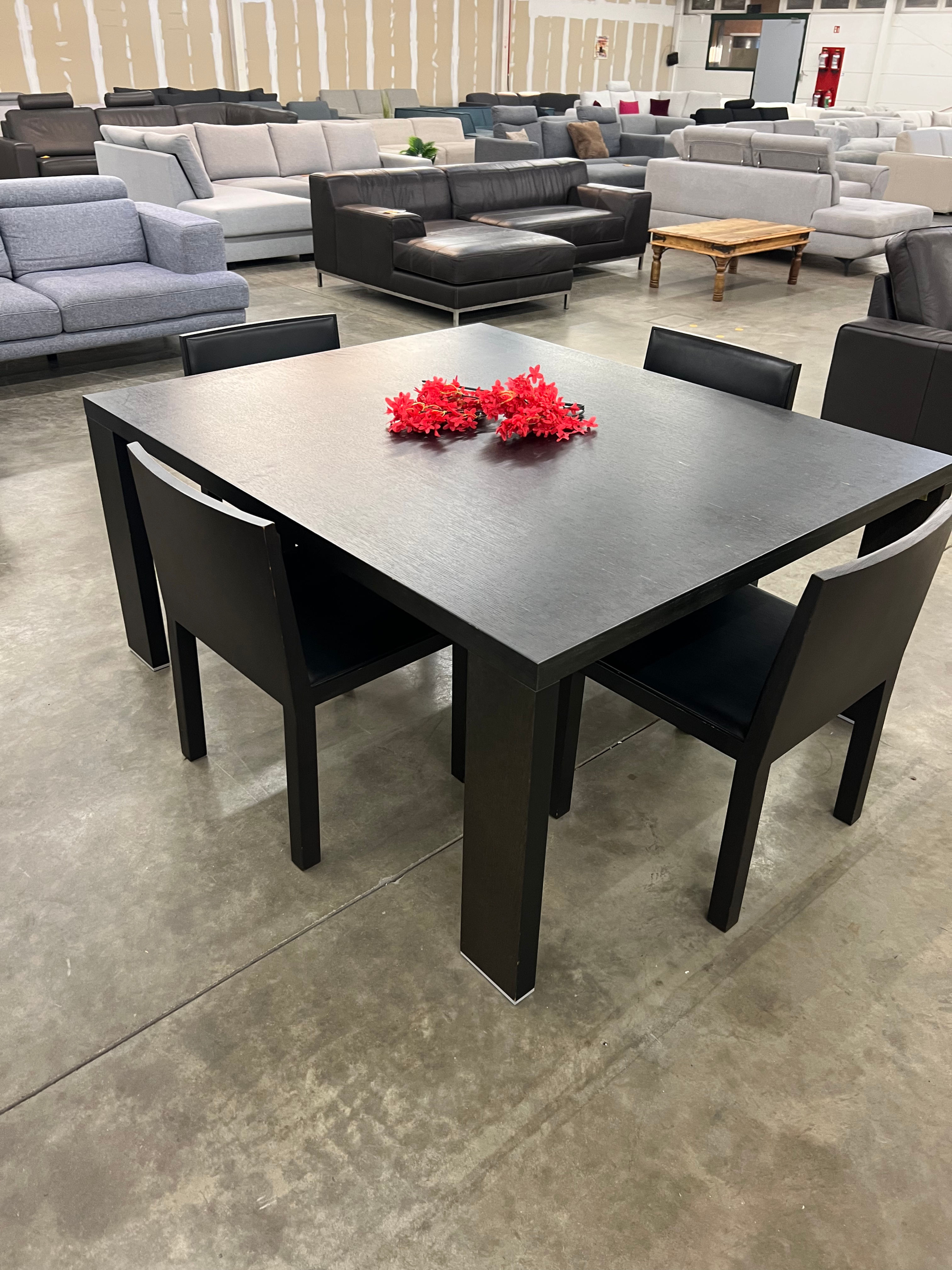 Design eettafel Cassina MIR met 4 stoelen Arper  – topkwaliteit