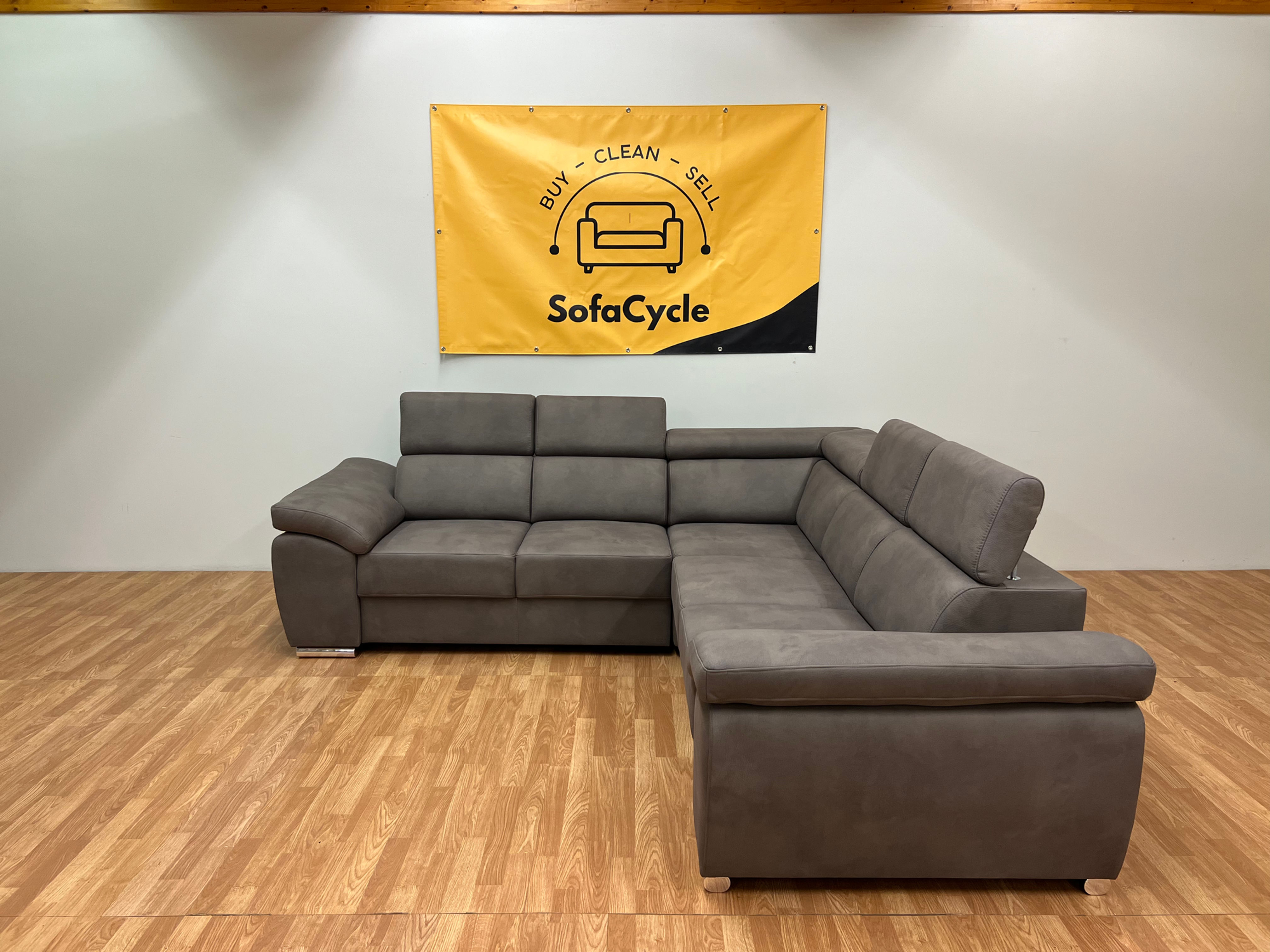 Gloednieuwe taupe/bruin L-zetel – spotprijs door transportschade