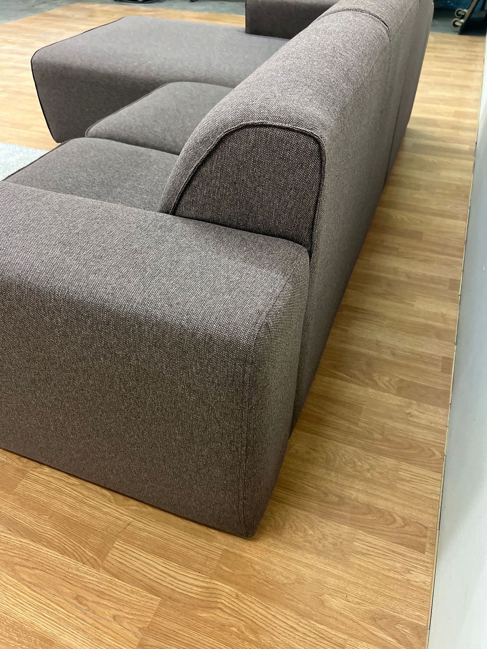 Thumbnail: Moderne driezit met chaise longue – perfect comfort in topstaat