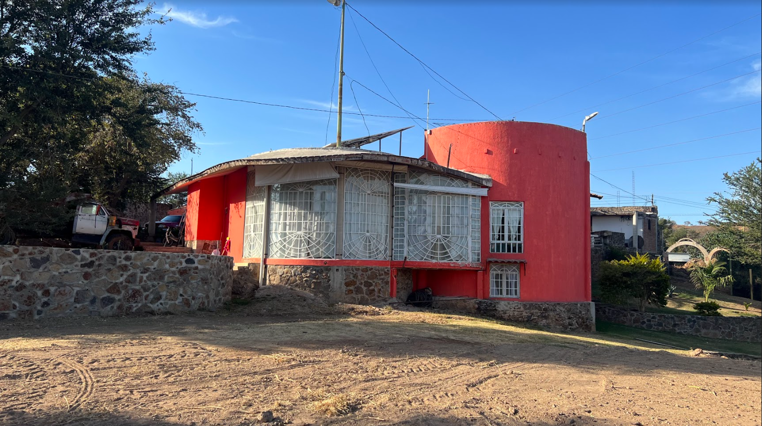 CASA EN EL AGUACATE