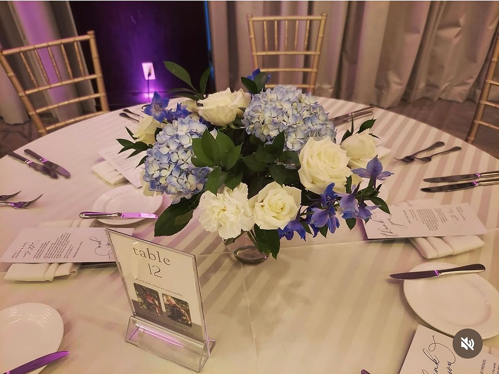 Thumbnail: Medium Centerpiece Arrangement