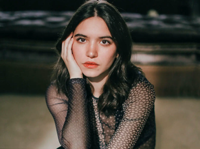 Today’s Song: vivi rincon Tunes Out the Noise of “the party” and Ruminates on Love