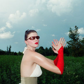 Q&A: Elke “Gracefully and Chaotically” Walks Us Through Her Human Experience