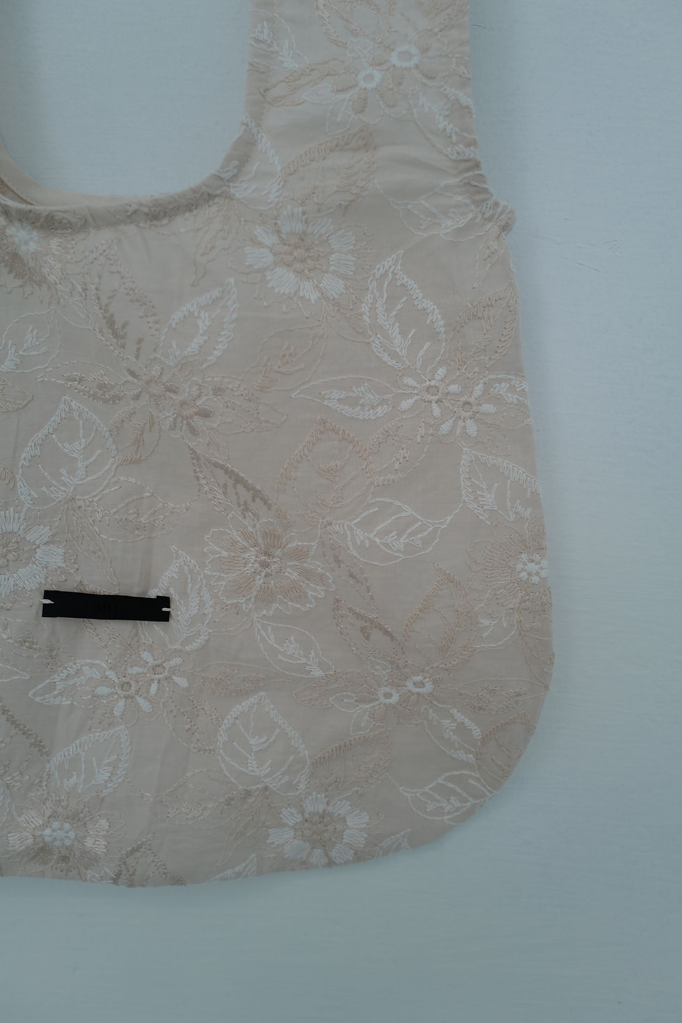 01 Floral Embroidery Knot Bag・Pink