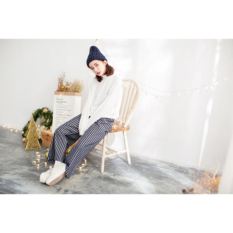 Thumbnail: High-neck Top / Culotes / Jeans