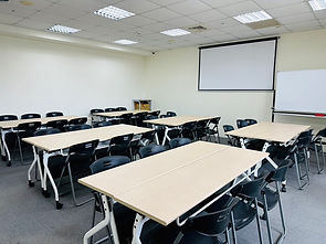 hsinchu-hsr-huiyou-classroom-group---新竹高鐵場地租借惠友遠見教室分組型教室，可容納24人，適合團隊研習與小組討論.jpg