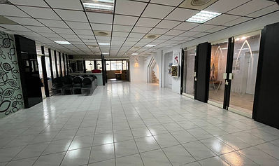 桃園場地租借-主會堂70坪-會議活動空間-多支麥克風設備-照片3---桃園經國路大空間教室租借,主會堂具備多支麥克風與完整會議設備