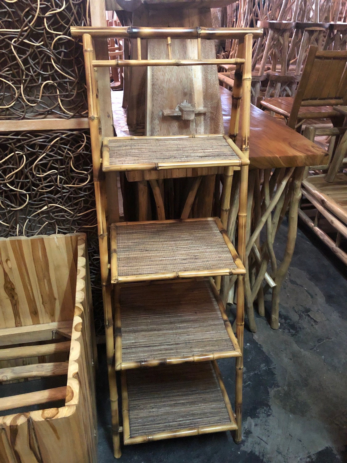 Rattan and bamboo shelf - Etagère  en rotin et bambou