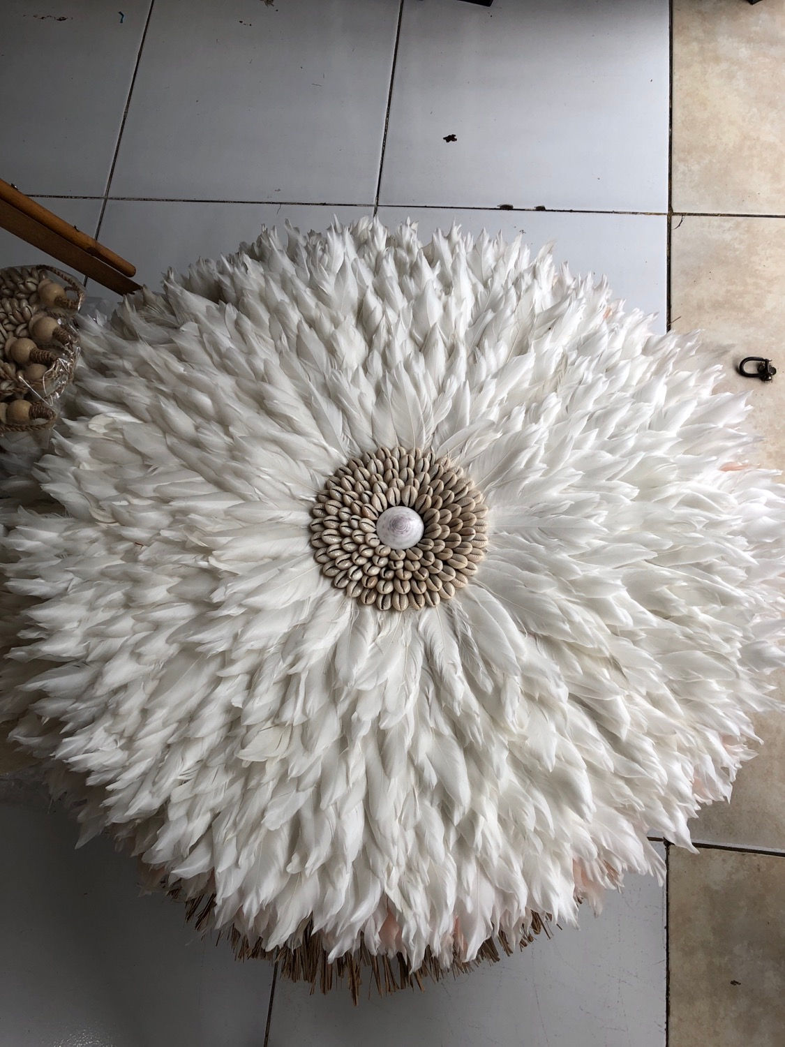 Medium hanging feather decoration