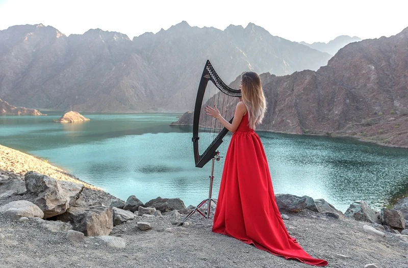 Electric harp performance by professional harpist Slavrada for luxury weddings, corporate events, gala dinners and private celebrations in Dubai.