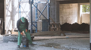Hombre en construcción