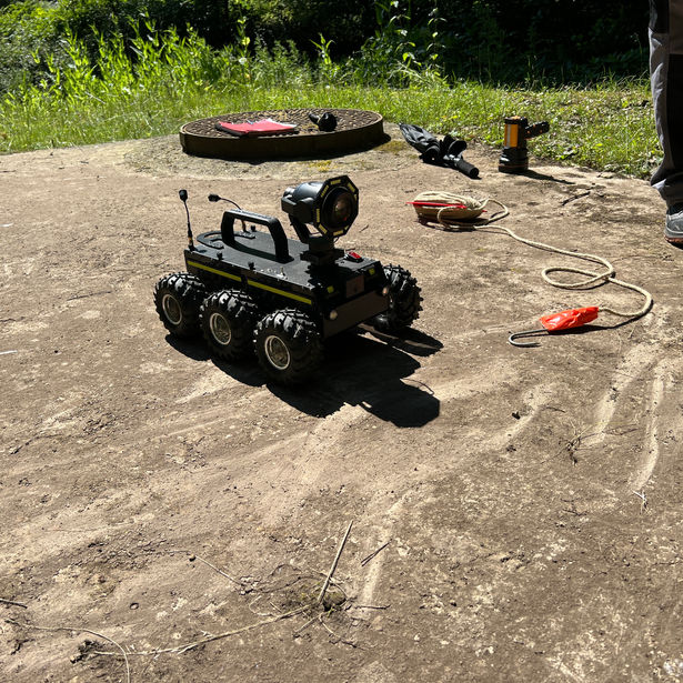 Kabelloser Rover zur Vorbereitung der Kanalinspektion, genutzt im Rahmen von Drohneninspektion und Infrastrukturüberwachung