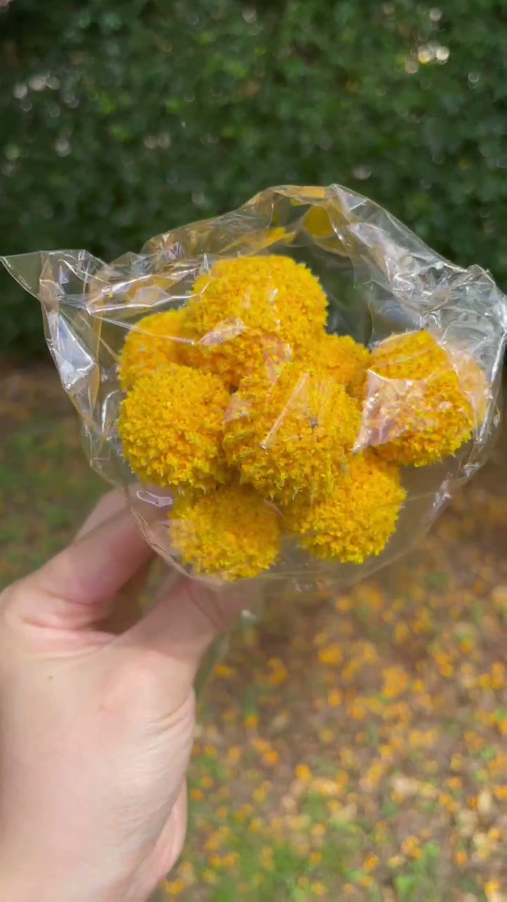 Thumbnail: White real-touch artificial Billy Balls bunch of 9 stems