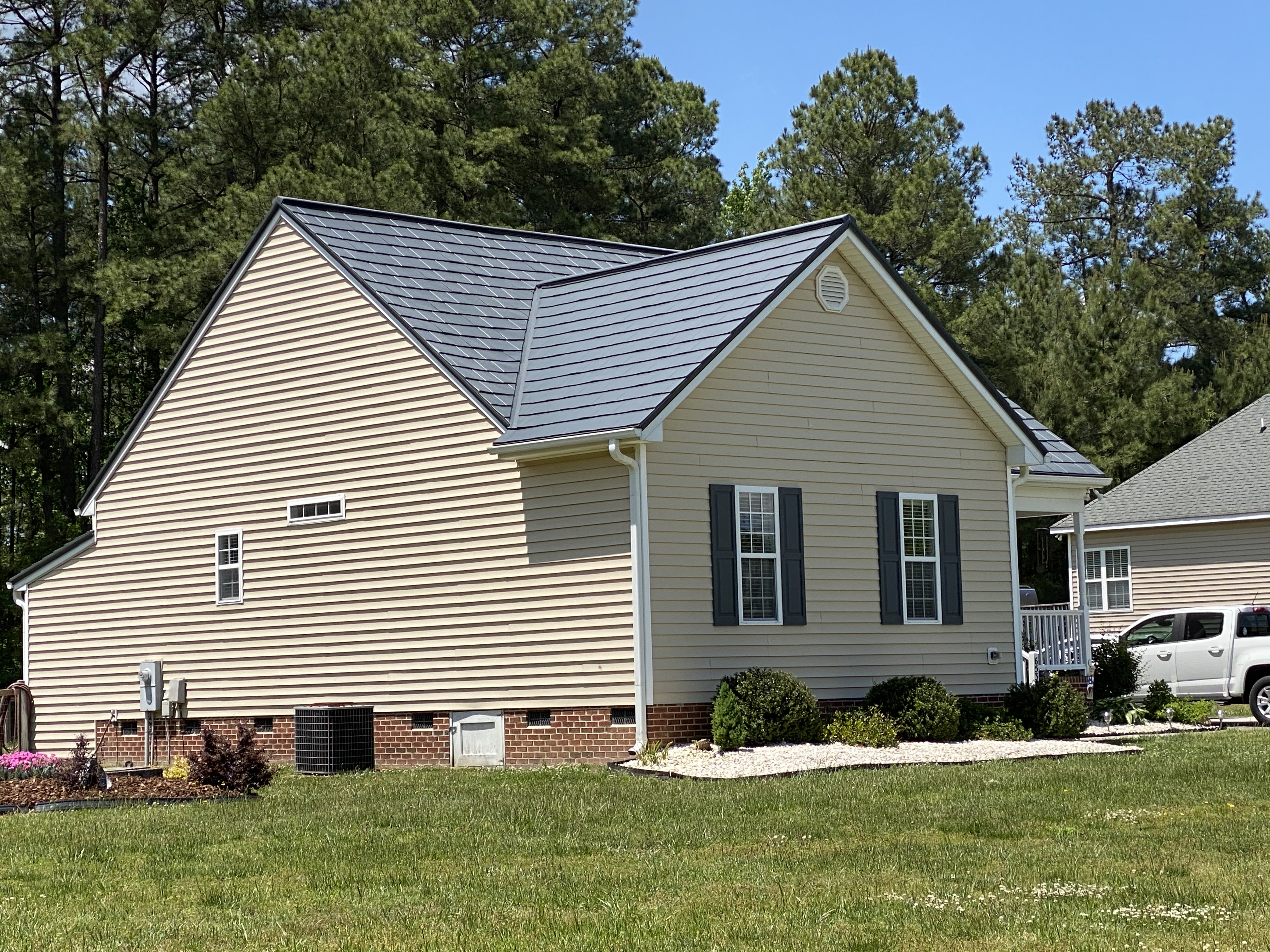 Oxford Shingles completed project by Milan's Roofing