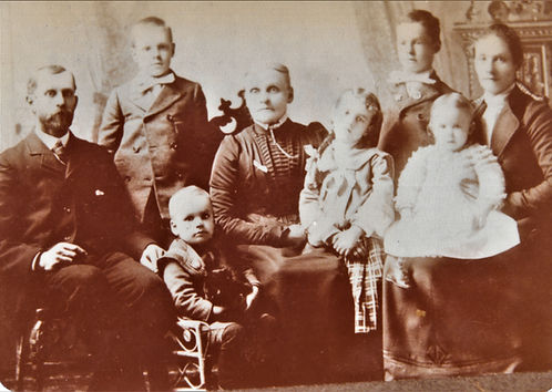 1901 Rood, Frank family ca 1901 obverse (2).jpg