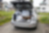 廃棄物を運ぶ自動車