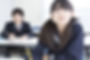 学習している中学生