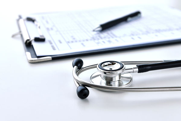 カルテと聴診器