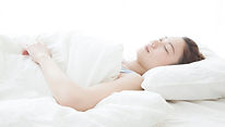 睡眠中の女性