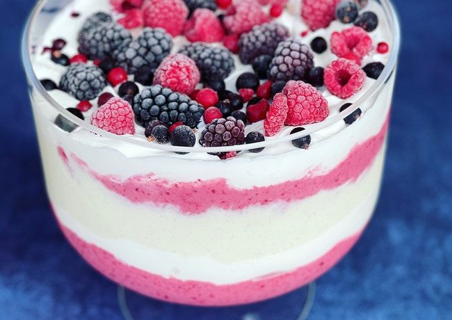 Winter Sugar-Free Probiotic Kefir Creamy Frozen Berry Trifle