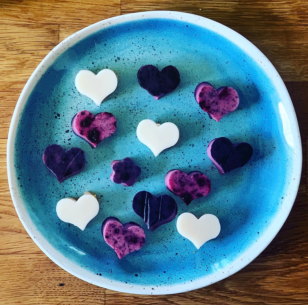 Claudine Boulstridge shows how easy it is to make colourful no-sugar milk, coconut, herbal tea, chocolate or fruit jellies to put inside her kid's lunchboxes for school dinners or picnics