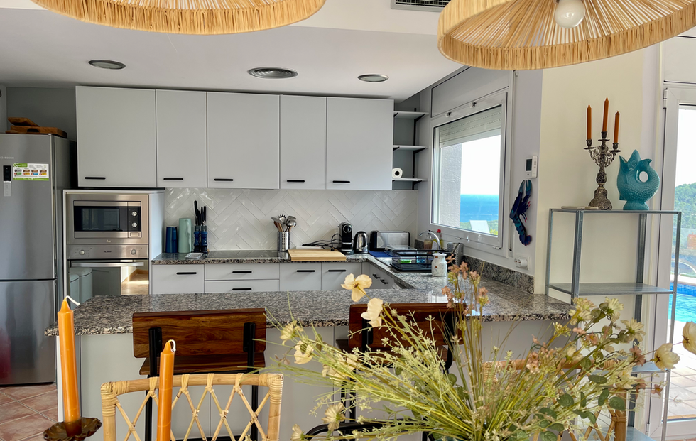 Lovely kitchen, Las Alondras Begur, holiday home to rent in Spain, spectacular sea view, private swimming-pool