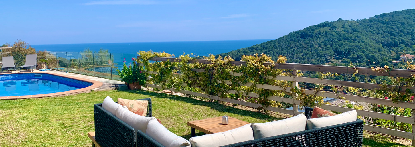 Las Alondras Begur holiday home overlooking the Mediterranean Sea