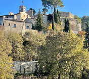 Village provençal du Luberon près du Mas Saint-Gens