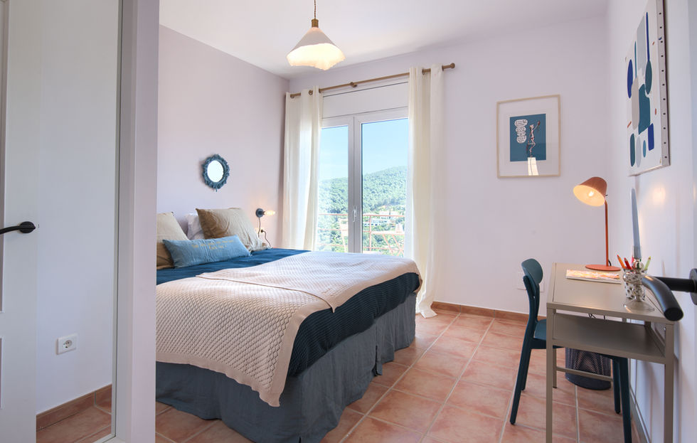 Comfortable double room in Begur holiday villa