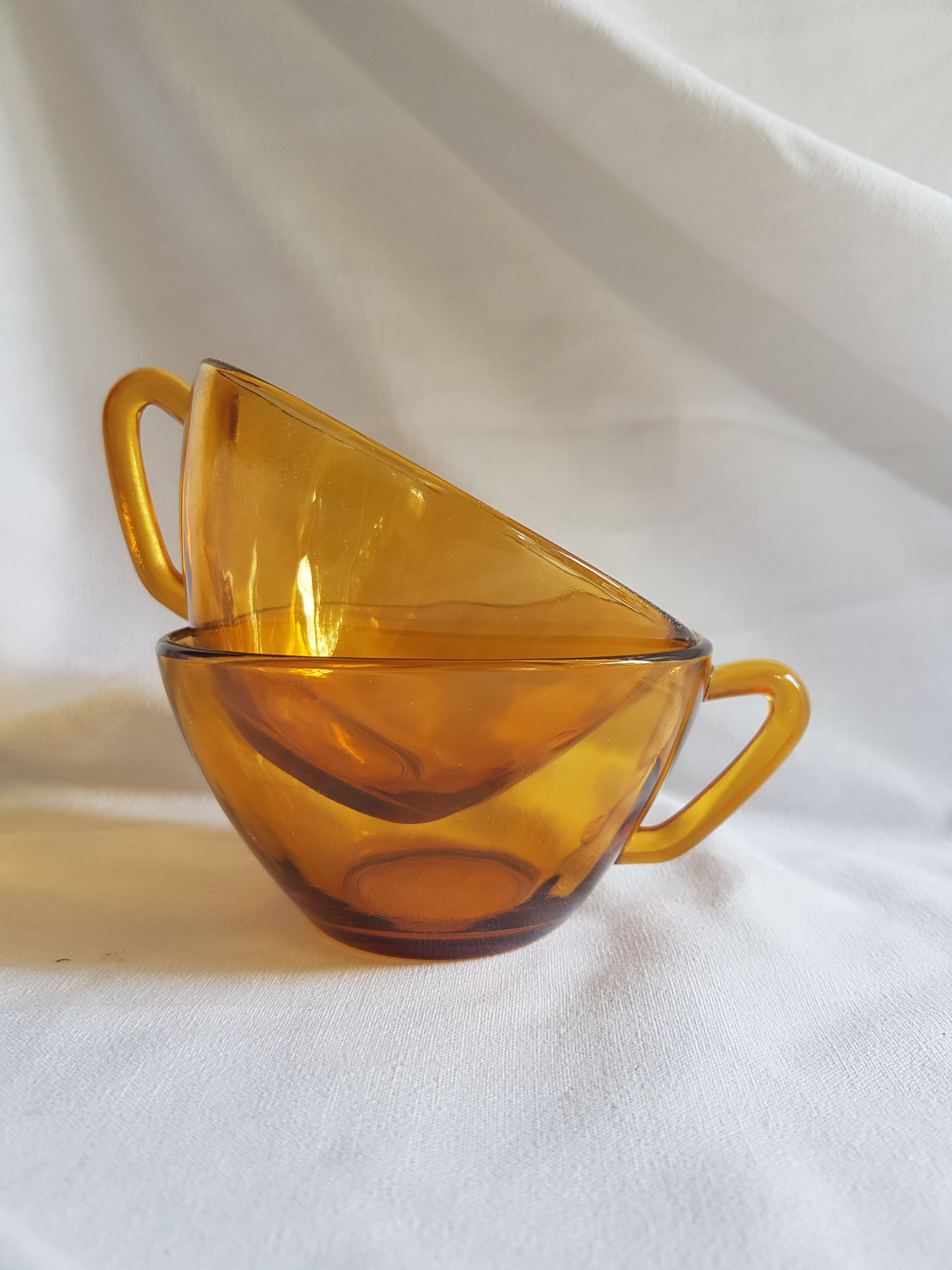 Duo de tasses ambrées Vereco (grand modèle)