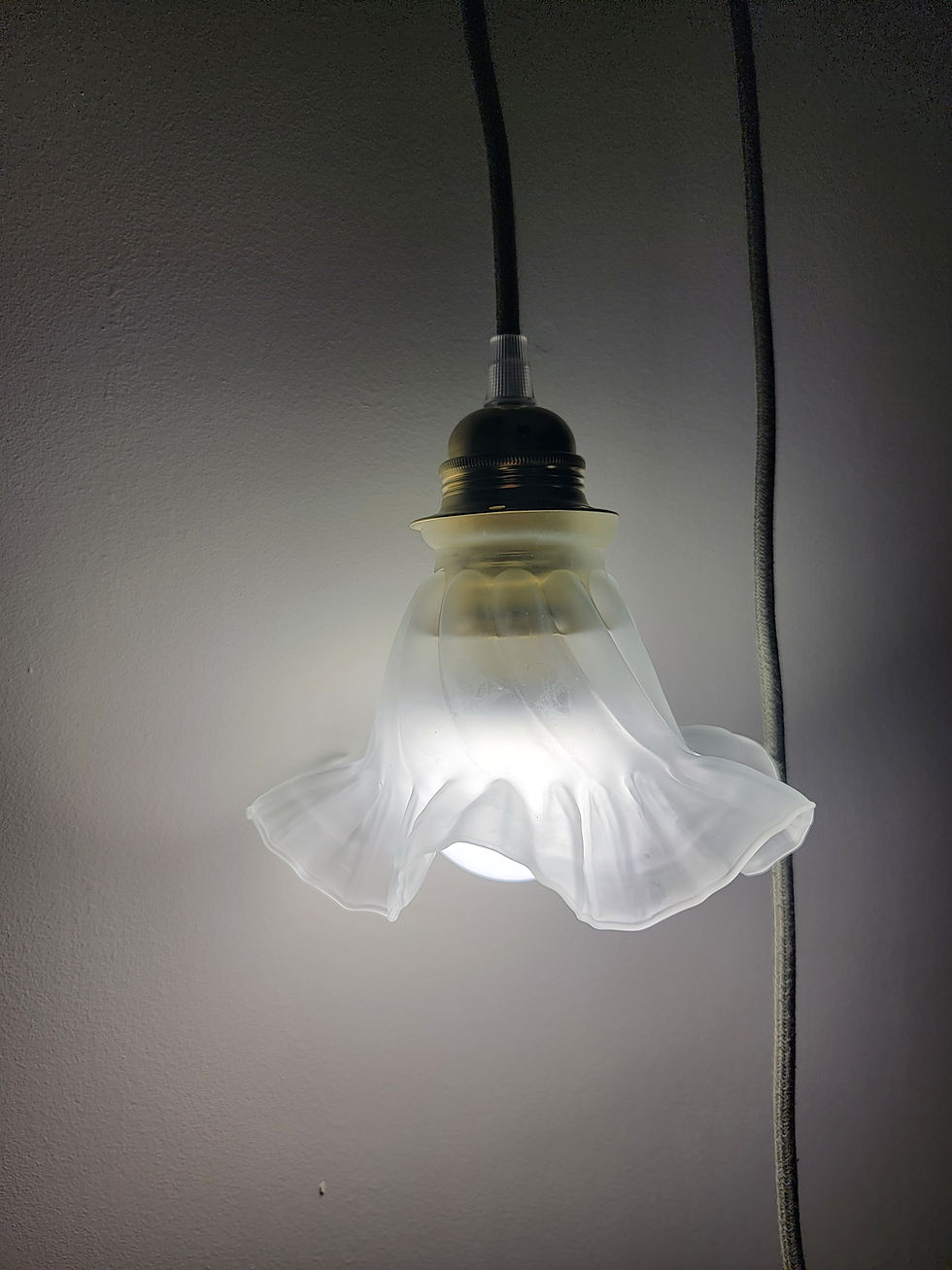 Thumbnail: lampe baladeuse avec un cordon en coton de couleur vert sauge