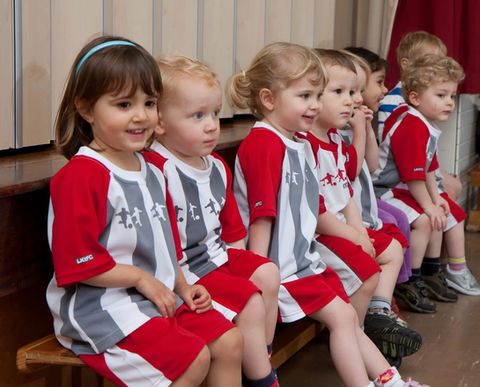 A group of toddlers sitting on a bench