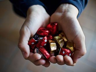 Geben trotz wenig Geld: Warum Großzügigkeit dich reicher macht, als du denkst