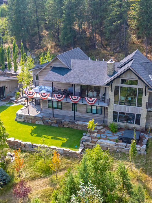 custom luxury home builder whitefish montana