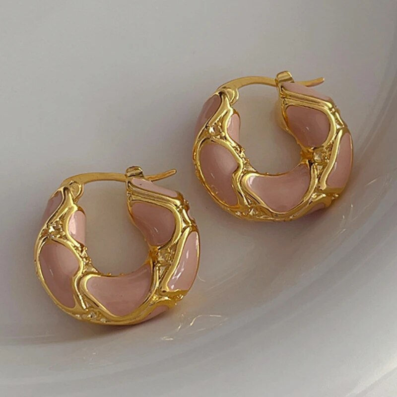 Thumbnail: Golden Aura: Modern and Elegant Gold Hoop Earrings for Women