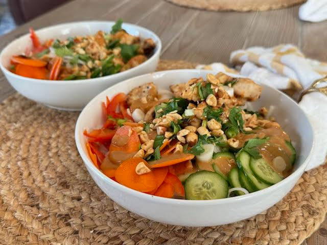 How to create a delicious Thai noodle bowl with peanuts and chicken.