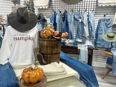 Peachy Keen Boutique opens in Stephenville, showcasing women’s clothing, fine jewelry and gourmet food.