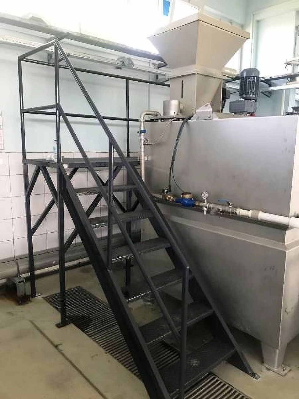 Çelik Tank ve Yürüme Platformu