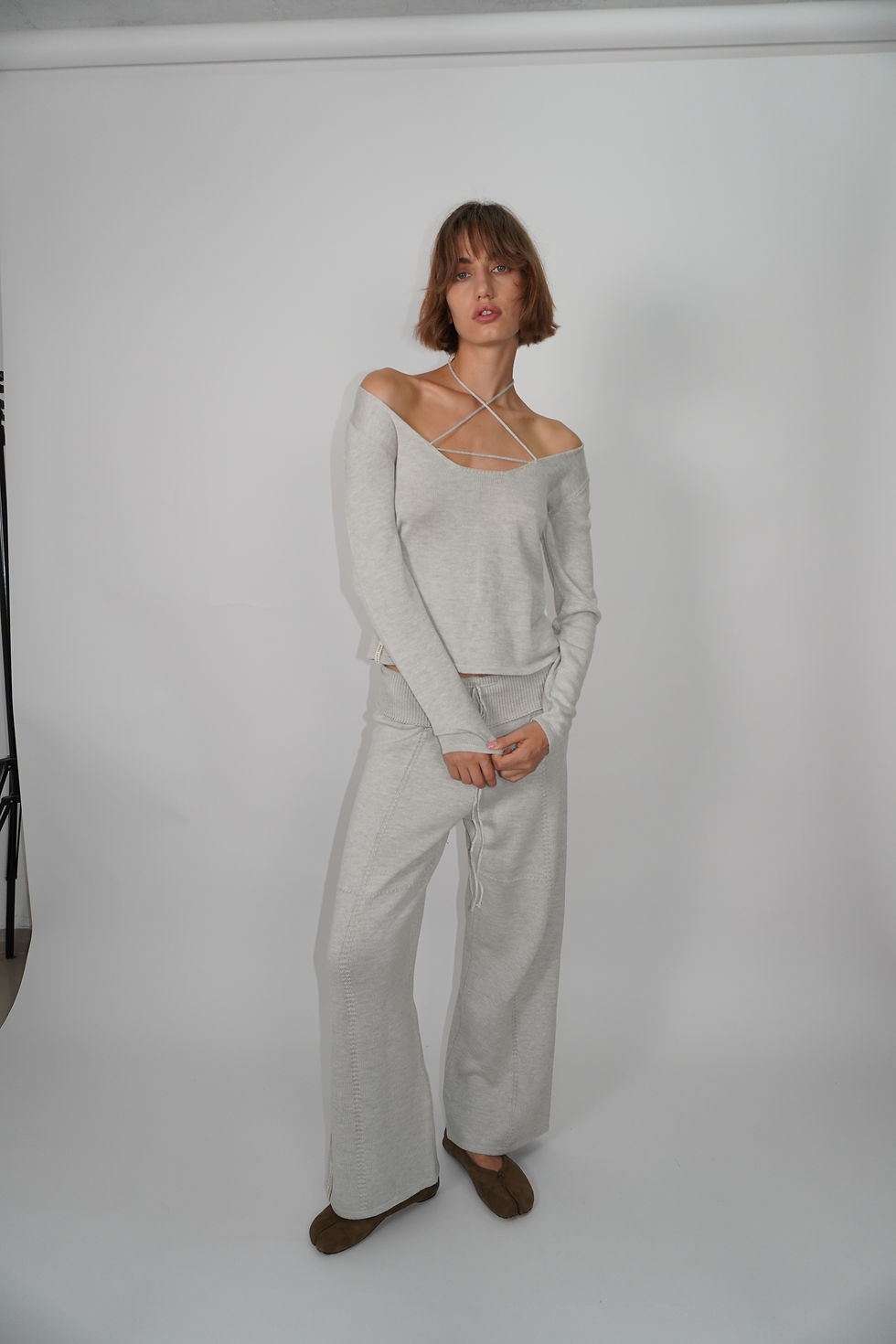 תמונה ממוזערת: Tied Collar Knitted Top | Light Gray