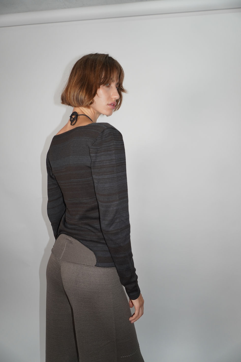 תמונה ממוזערת: Tied Collar Knitted Top | Black Melange