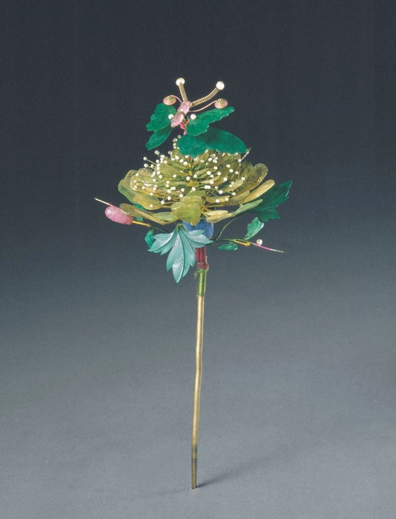 Qianlong era hairpin on display at the Palace Museum