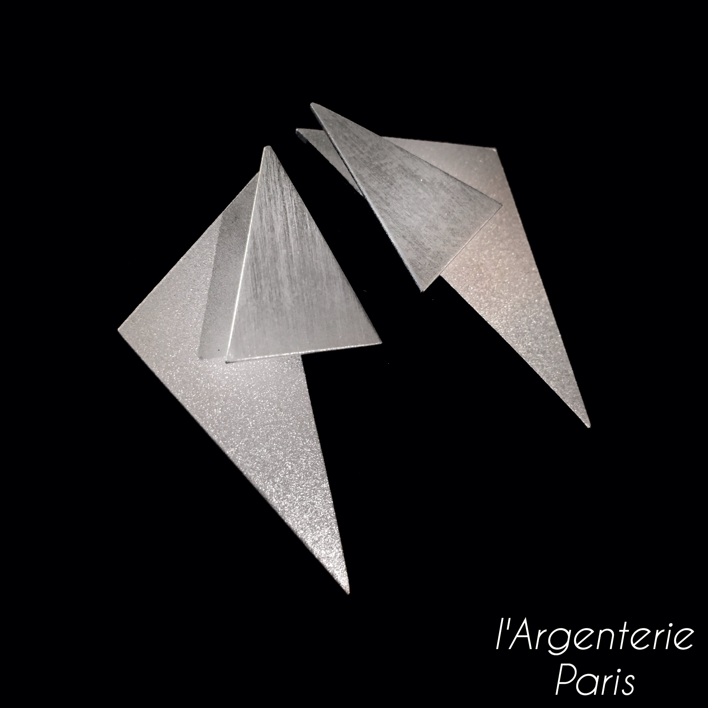 Boucles d'oreilles futuristes